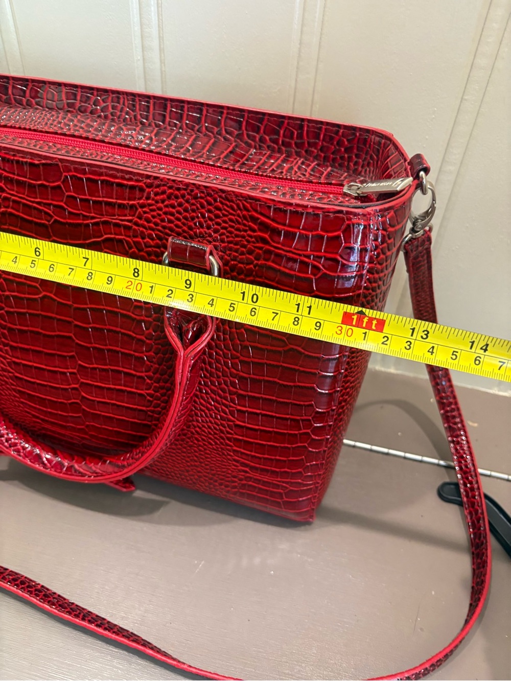 Croc-Embossed Red Shoulder Bag with Adjustable Strap - Picture 6 of 7